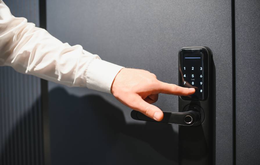 CERRADURAS ELECTRÓNICAS VS. CERRADURAS TRADICIONALES: ¿CUÁL ES LA MEJOR OPCIÓN PARA TU HOGAR EN TIJUANA?